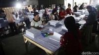 Surat suara yang dilipat ini untuk caleg daerah pemilihan DKI Jakarta 3.