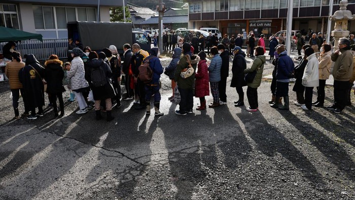 Residents stand in a line to get food from a volunteer group, in the aftermath of an earthquake, in Wajima, Ishikawa Prefecture, Japan, January 4, 2024. REUTERS/Kim Kyung-Hoon
