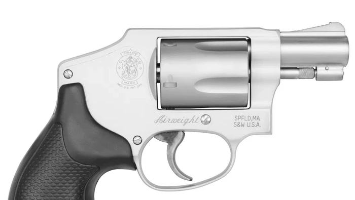 Salah satunya model 642 yang dijual dengan harga USD 539 atau sekitar Rp 8,3 juta. Pistol ini memiliki ukuran kecil dan berkapasitas 5 amunisi. Tingginya 4,3 inci, lebar 1,3 inci dan beratnya 14,6 ons.