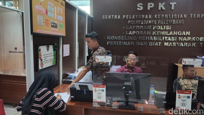 RP saat melaporkan kejadian penganiayaan yang dialaminya
