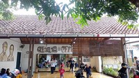 Di SSKS, Sekar ingin menggabungkan nilai kebebasan berekspresi dan bersahabat dengan alam. Artinya, tidak ada keterpaksaan dalam belajar seni dan seni dapat ditemukan dari aktivitas-aktivitas di alam seperti olah tubuh. Foto: Noor Faaizah/detikcom