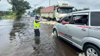 Jalintim Di Pelalawan Buka Tutup Imbas Banjir, Banyak Kendaraan Mogok