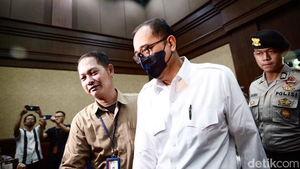 Sidang Vonis Rafael Alun Ditunda 4 Hari