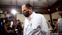 Jaksa mengatakan harta benda Rafael dapat disita dan dilelang untuk membayar uang pengganti tersebut. Apabila harta benda Rafael tak mencukupi untuk membayar uang pengganti, diganti dengan pidana badan 3 tahun penjara. Jaksa KPK meyakini Rafael menerima gratifikasi sebesar Rp 16,4 miliar. Gratifikasi itu dilakukan Rafael Alun bersama istrinya, Ernie Meike Torondek.