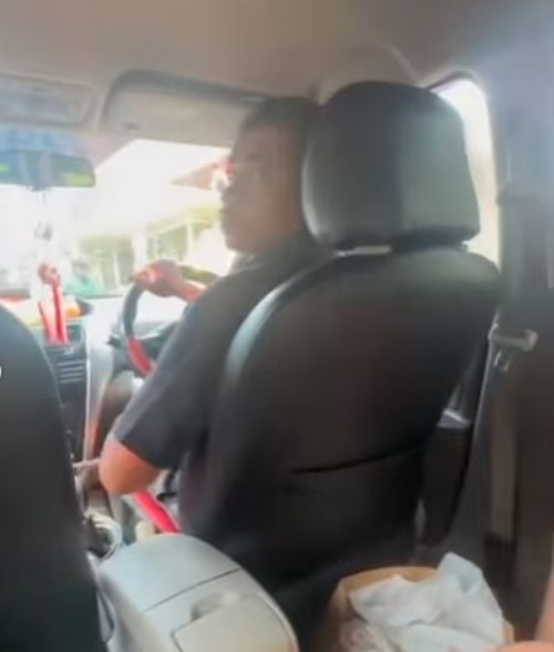 Sopir taksi yang memeras dan menodong sajam ke turis asing di Seminyak, Bali. (Tangkapan layar)