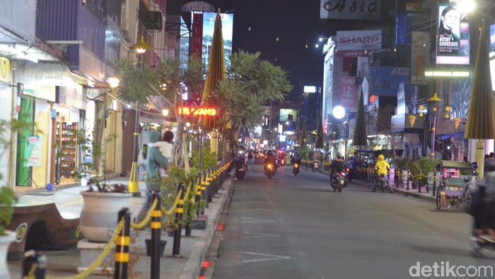 Suasana Kota Tasikmalaya di malam hari