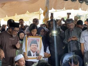 Pecah Tangis Putri Bungsu Rizal Ramli dari AS Langsung Makamkan Ayah