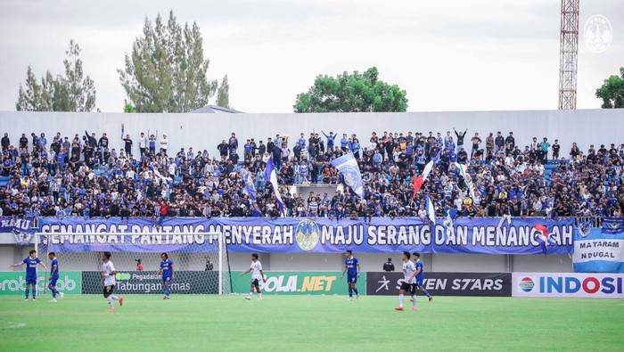 Suporter PSIM Jogja di Stadion Mandala Krida, Jogja.