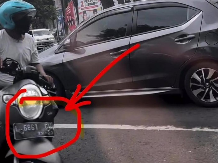 Video viral pemotor ugal-ugalan modus ketuk kaca mobil diduga meminta uang.