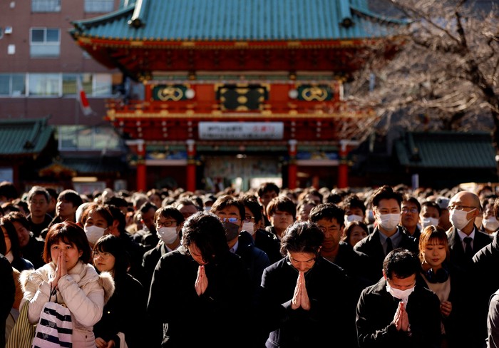 Visitors crowd as they offer prayers on the first business day of the New Year at the Kanda Myojin shrine, frequented by worshippers seeking good fortune and prosperous business, in Tokyo, Japan, January 4, 2024. REUTERS/Issei Kato