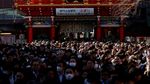 Warga Jepang Doa Bersama di Hari Pertama Kerja 2024