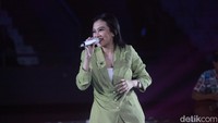 Pendaftaran acara itu diklaim penuh dalam waktu kurang dari dua jam, sementara kapasitas Tennis Indoor Senayan hanya mampu menampung 4.000 orang.