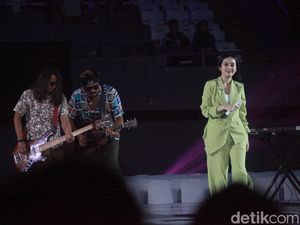 3 Pemuda Berbahaya ft Veni Nur Buka Acara Resolusi Indonesia