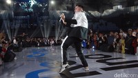 Penampilannya yang energik tersebut sekaligus menutup perhelatan Resolusi Indonesia yang digelar di Tennis Indoor, Jakarta, Jumat (5/1/2024).