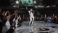 Dikesempatan tersebut Nassar tampil mengenakan pakaian monokrom.