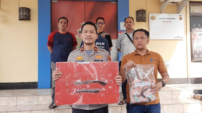 Aksi perampokan sebuah rumah terjadi di Cileungsi, Kabupaten Bogor, Jabar. Seorang wanita luka-luka ditusuk korban menggunakan pisau oleh pelaku. (dok Polsek Cileungsi)