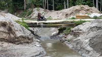 Pelaksana proyek mempercepat penyelesaian pekerjaan saluran pengendali banjir bandang tersebut sebagai antisipasi menyusul intensitas hujan yang cukup tinggi di wilayah yang kerap dilanda banjir bandang itu.