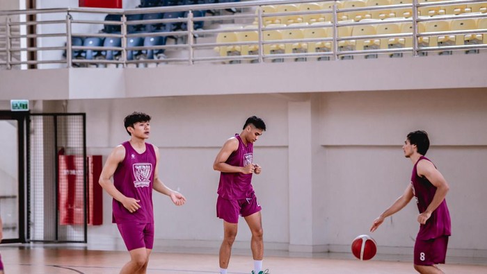 Sesi latihan Bima Perkasa Jogja jelang IBL 2024 di GOR Pancasila, UGM.
