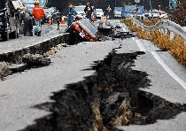 Bingkai Sepekan: Air Mata Duka di Balik Gempita Pesta Cahaya
