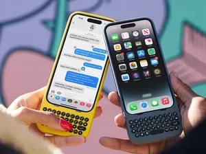 Case Unik Ini Bisa Ubah iPhone Jadi Mirip BlackBerry