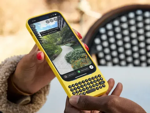 Case Clicks dengan keyboard QWERTY bisa ubah iPhone jadi mirip BlackBerry