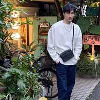 Pria yang kini menjajal dunia akting ini mengaku kulitnya sangat sensitif sehingga tidak memakai terlalu banyak produk skincare. Tan hanya memakai pembersih wajah berbentuk gel dan moisturizer. Sementara itu, Bryan  menjalani prosedur kecantikan dengan menyuntikkan lemak dari donor ke wajahnya. Suntikan lemak tersebut membuat wajahnya bengkak akibat reaksi alergi. Foto: Instagram @chuando_chuandoandfrey