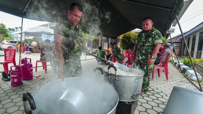 Tni Siapkan Dapur Umum Untuk Korban Banjir Jambi 6987