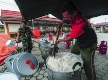 TNI Siapkan Dapur Umum untuk Korban Banjir Jambi