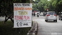 Spanduk itu dibuat oleh relawan pendukung AMIN.