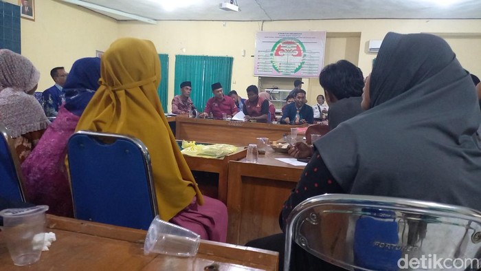 Emak-emak di Sampang wadul ke Dinsos soal bantuan PKH yang tetiba lenyap