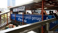 Diketahui Halte Velbak merupakan halte yang tersambung dengan Stasiun Kebayoran. Halte dan stasiun ini dihubungkan oleh skywalk Kebayoran lama.  