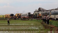Evakuasi melibatkan banyak pihak dari mulai Basarnas, Polda Jabar, Kodam III Siliwangi hingga PMI. (Foto: Wisma Putra/detikJabar)