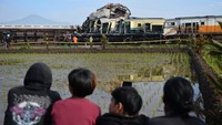Data dari Basarnas mencatat, sebanyak empat orang meninggal dunia akibat kecelakaan kereta api yang melibatkan Kereta Api Lokal Bandung Raya dengan Kereta Api Turangga. 