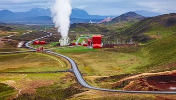 Sejak akhir tahun 1970an terdapat pembangkit tenaga listrik panas Bumi di Krafla yang dijalankan oleh Landsvirkjun, perusahaan listrik utama Islandia. Foto: Shutterstock via Daily Mail