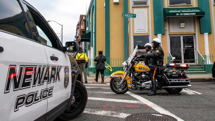 Newark Police Officers stand guard outside the Masjid Muhammad-Newark mosque following the shooting of Imam Hassan Sharif in Newark, New Jersey, U.S., January 3, 2024. REUTERS/Eduardo Munoz