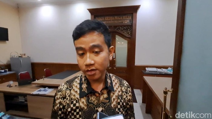 Gibran Rakabuming Raka di Balai Kota Solo, Jumat (5/1/2024).