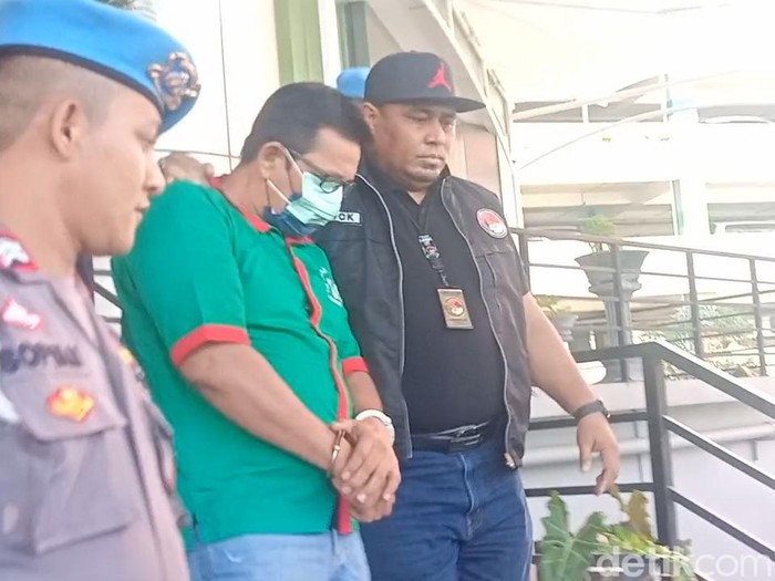 ibra azhari Ibra Azhari saat ditemui di polres jakarta barat.
