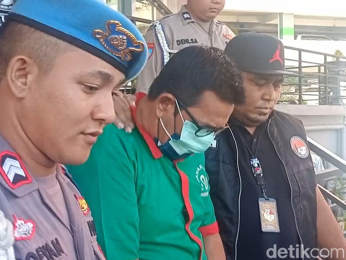 ibra azhari Ibra Azhari saat ditemui di polres jakarta barat.
