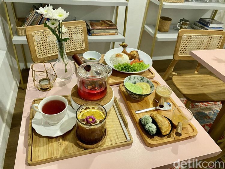 Di Kafe Estetik Ini Bisa Ngeteh Cantik Pakai Jajan Pasar