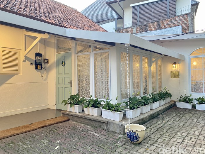 Jajan Simanis: Ngeteh Cantik dengan Jajan Pasar di Kafe Vintage Jajan Simanis: Ngeteh Cantik dengan Jajan Pasar di Kafe Vintage