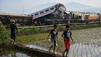 Tabrakan KA Turangga dan KA Commuter Line Bandung Raya terjadi di antara Stasiun Haurpugur dan Stasiun Cicalengka tepatnya di lokasi Km 181. (Raisan Al Farisi/Antara)