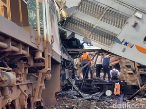 KAI dan KNKT Investigasi Penyebab Tabrakan KA Turangga-KA Lokal Bandung