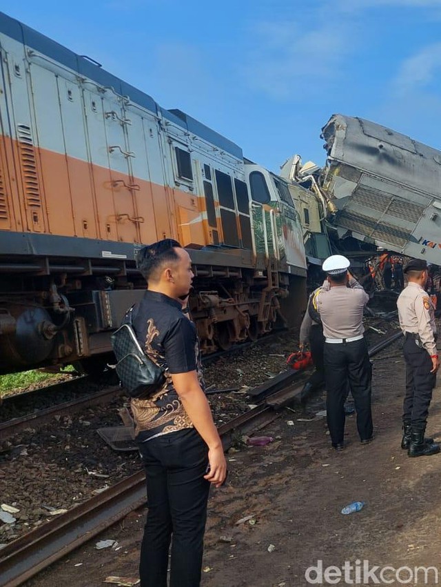 Dua Kereta Tabrakan di Cicalengka