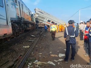 Kepanikan Penumpang Seusai KA Turangga Tabrakan dengan KA Bandung Raya