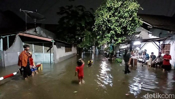Komplek Pamulang Indah Tangsel Banjir Malam Ini