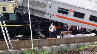 Potret Terkini Evakuasi Kereta yang Tabrakan di Cicalengka