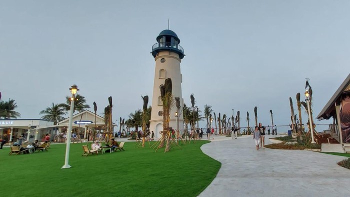 Wisata Lands End PIK 2 baru saja di buka, Selasa (12/12) lalu. Jadi destinasi baru, kini Lands End jadi tempat wisata yang menarik perhatian pengunjung.