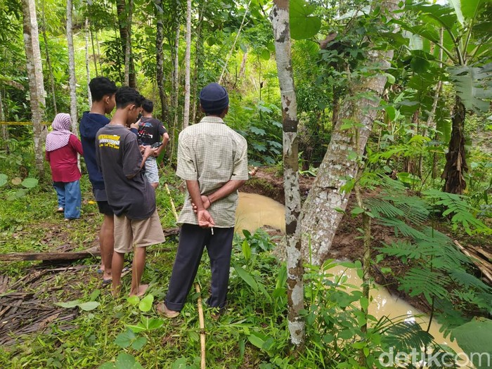 Lokasi penemuan mayat korban, Andriyani (50), di kolam yang berada di Dusun Karanganyar, Desa Krasak, Kecamatan Salaman, Kabupaten Magelang, Jumat (5/1/2023).