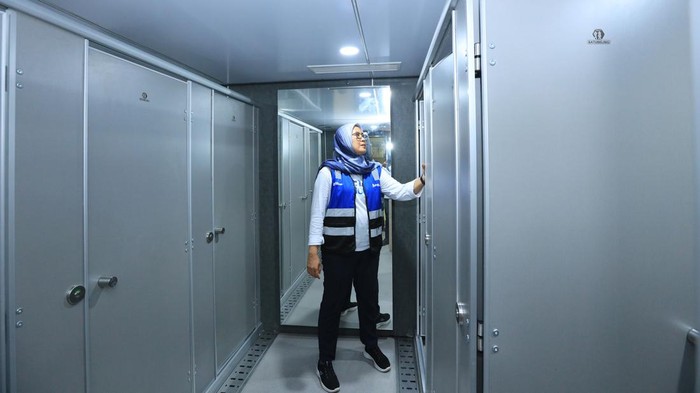 Kesan bau, jorok dan tidak nyaman di Toilet Kapal Pelni itu kini sudah tak ada. Fasilitas toilet yang dikenalkan Pelni kini jauh dari kesan yang miring dan negatif. Ini buktinya.