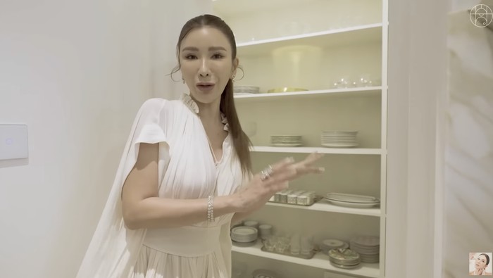 Mewah! Potret Dapur Serba Putih Milik Sosialita Singapura Jamie Chua